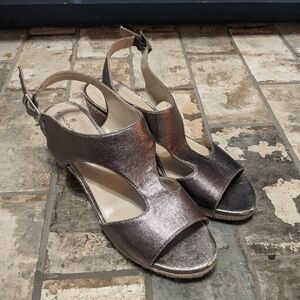 Bandolino Womens Metallic Wedge Sandals 7.5 Medium
